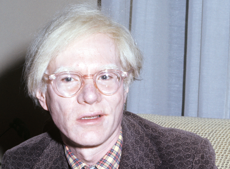 Andy Warhol nel 1975 